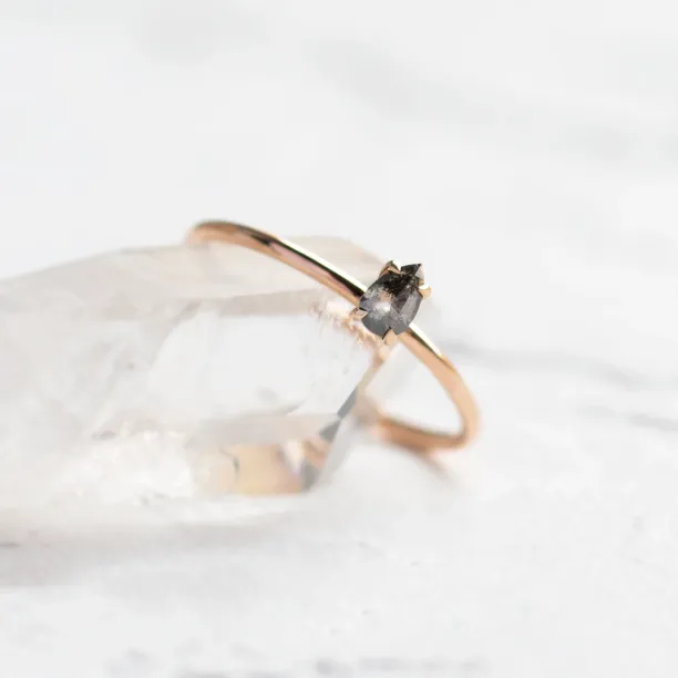 Minimalist engagement salt'n'pepper diamond ring  PERA Image