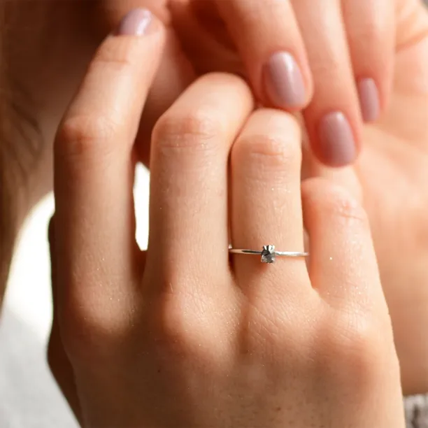 Minimalist engagement salt'n'pepper diamond ring  PERA Image