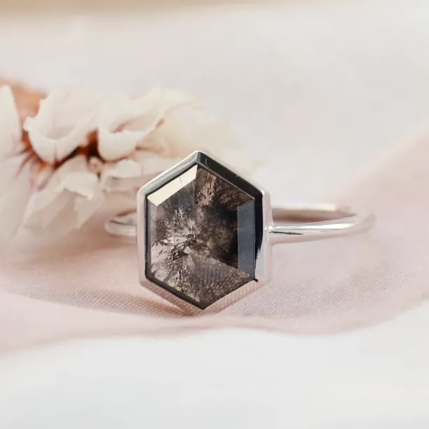 Vintage engagement ring with salt and pepper diamond CARRA Image