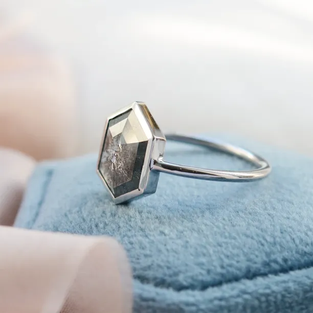 Vintage engagement ring with salt and pepper diamond CARRA Image