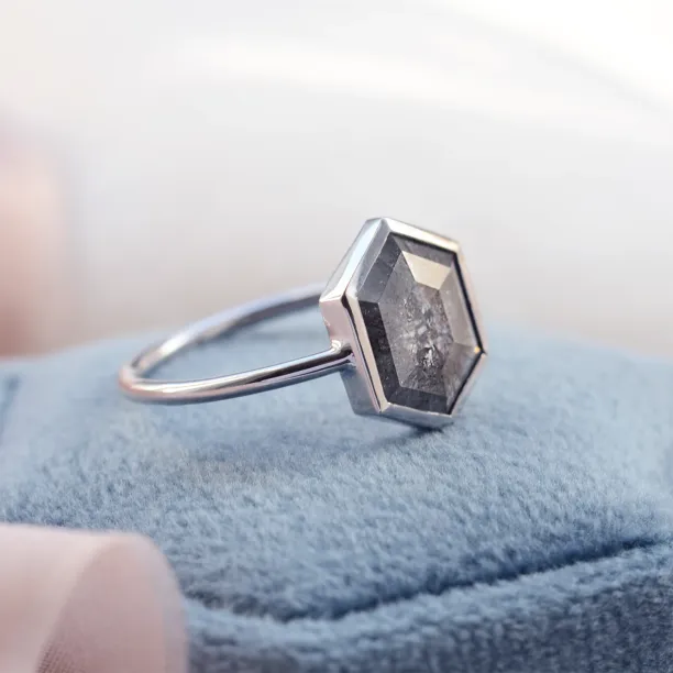 Vintage engagement ring with salt and pepper diamond CARRA Image