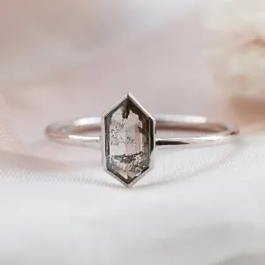 Minimalist engagement ring with salt'n'pepper diamond ELLIOT Thumbnail