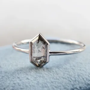 Minimalist engagement ring with salt'n'pepper diamond ELLIOT Thumbnail