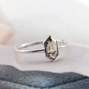 Minimalist engagement ring with salt'n'pepper diamond ELLIOT Thumbnail