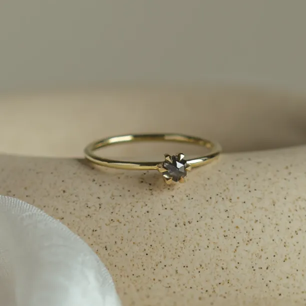 Minimalist salt and pepper diamond ring ELLAX Image