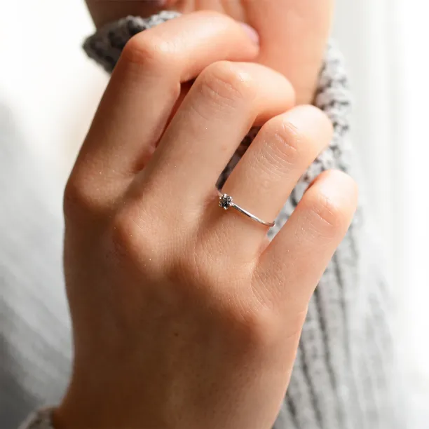 Minimalist salt and pepper diamond ring ELLAX Image