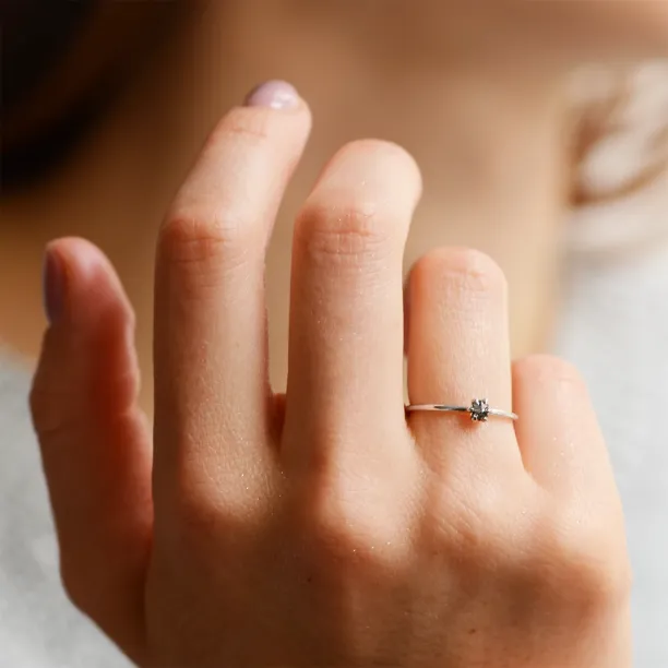 Minimalist salt and pepper diamond ring ELLAX Image