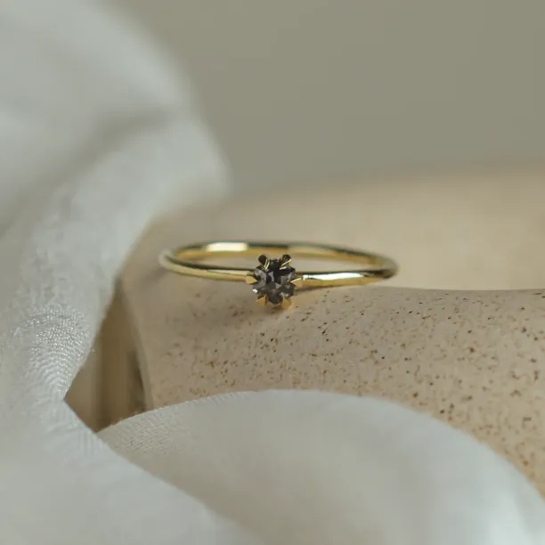 Minimalist salt and pepper diamond ring ELLAX Image