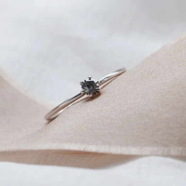 Minimalist salt and pepper diamond ring ELLAX Image