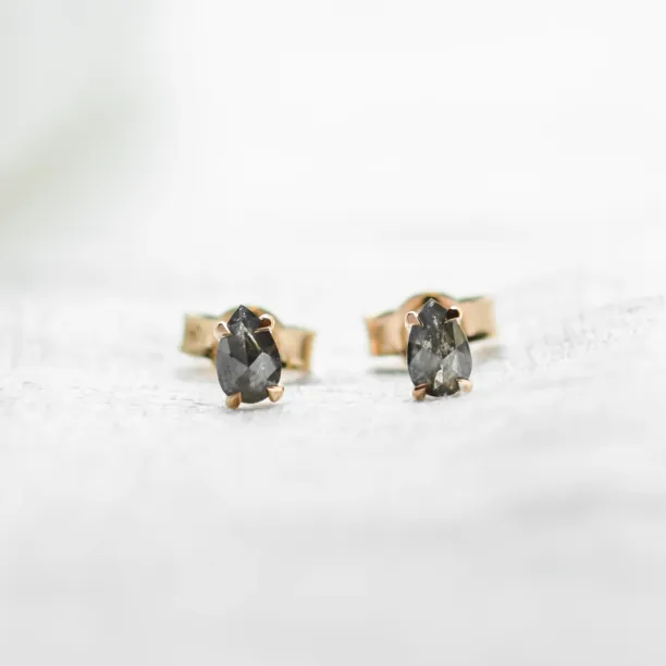 Gold minimalist earrings with salt and pepper diamonds STELLIE Image