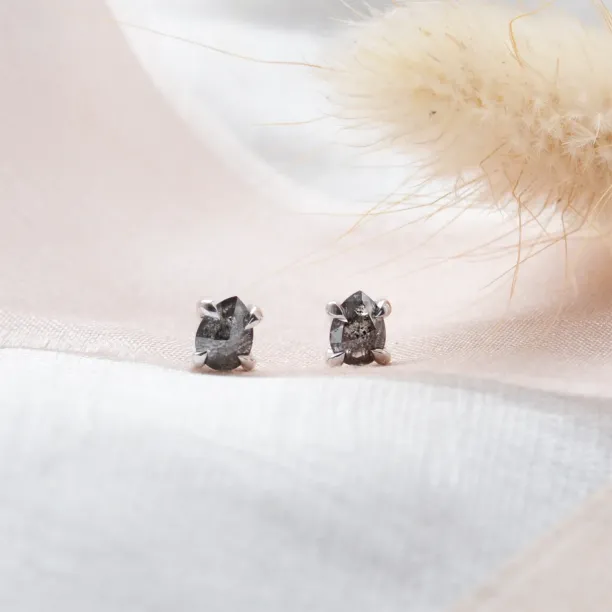 Gold minimalist earrings with salt and pepper diamonds STELLIE Image