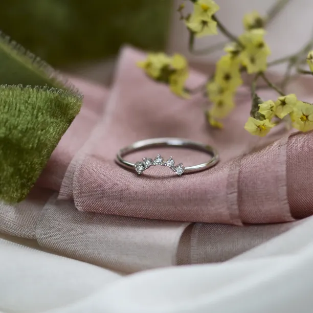 Curved diamond wedding ring EMILIANO Image