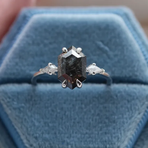 Hexagon salt´n´pepper diamond engagement ring CARLO Image
