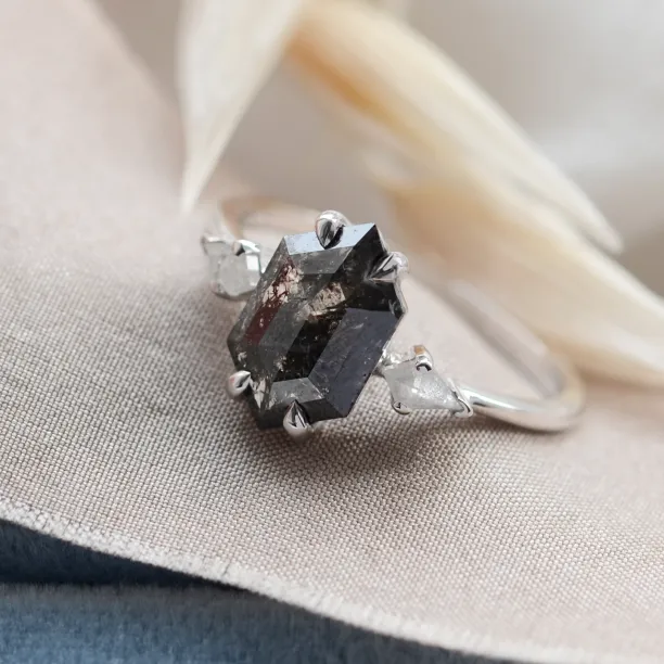Hexagon salt´n´pepper diamond engagement ring CARLO Image