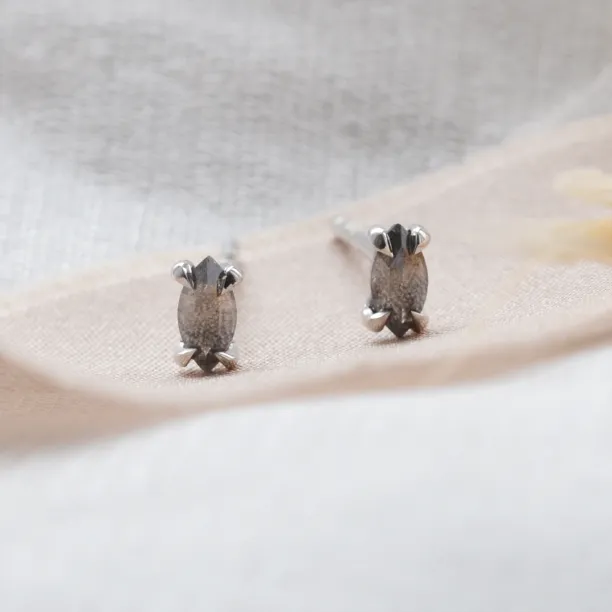 Minimalist salt and pepper diamonds earrings STELLA Image