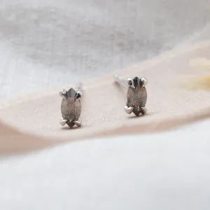 Minimalist salt and pepper diamonds earrings STELLA Thumbnail