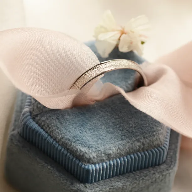 Original wedding bands with unusual relief ALBERO Image