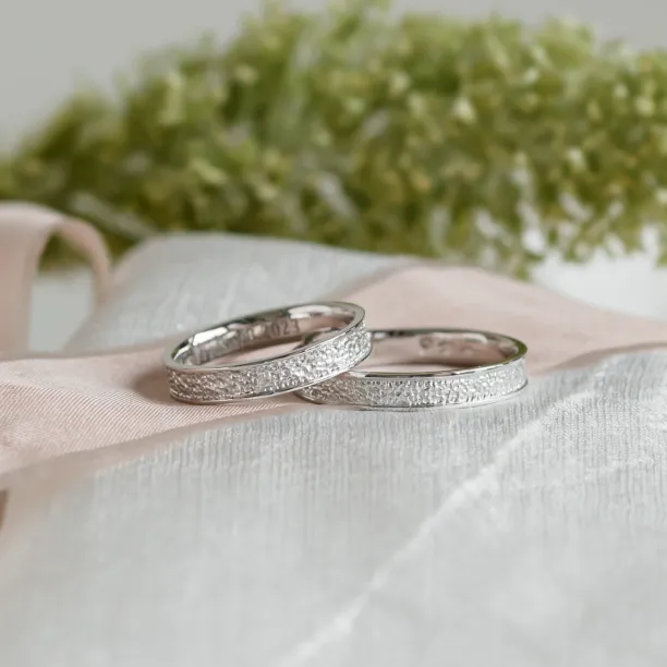 Unusual wedding bands with relief PERFORA Image