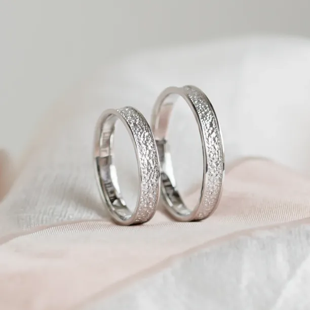 Unusual wedding bands with relief PERFORA Image