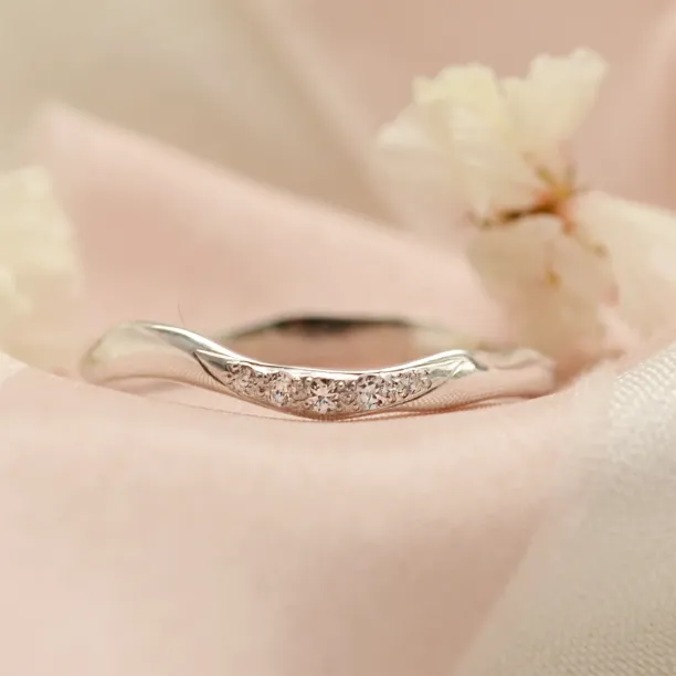 Gold organic ring with diamonds ISOLA Image