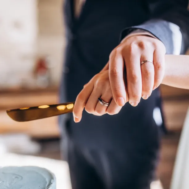 Elegant hammered wedding rings with line LADO Image