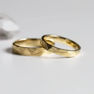 Gold hammered wedding rings with line LIDO Thumbnail