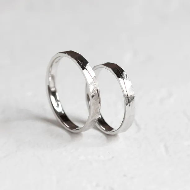 Gold hammered wedding rings with line LIDO Image