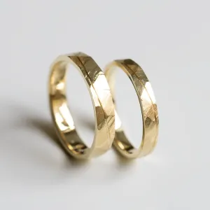 Gold hammered wedding rings with line LIDO Thumbnail