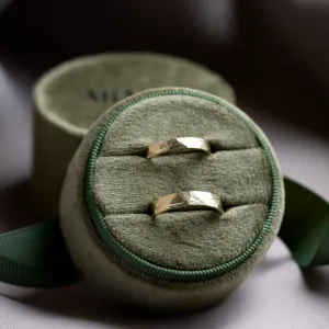 Gold hammered wedding rings with line LIDO Thumbnail