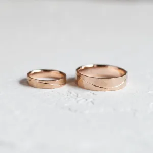 Gold hammered wedding rings with line LIDO