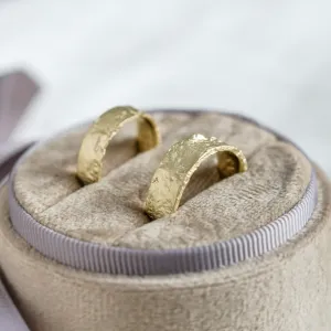 Unusual moon surface wedding bands LUNARIUM Thumbnail