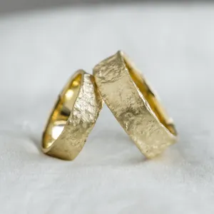 Unusual moon surface wedding bands LUNARIUM Thumbnail