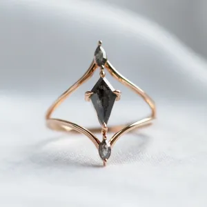 Luxury split shank salt'n'pepper diamonds ring SPLITE Thumbnail