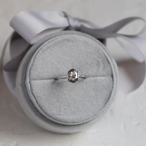 Gold salt'n'pepper diamond ring in art deco style ARTISTA Image