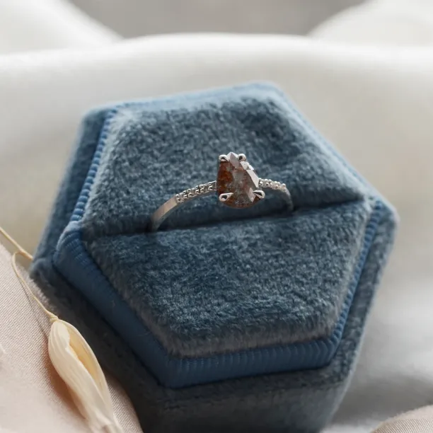 Organic engagement salt'n'pepper diamonds ring JACQUELINE Image