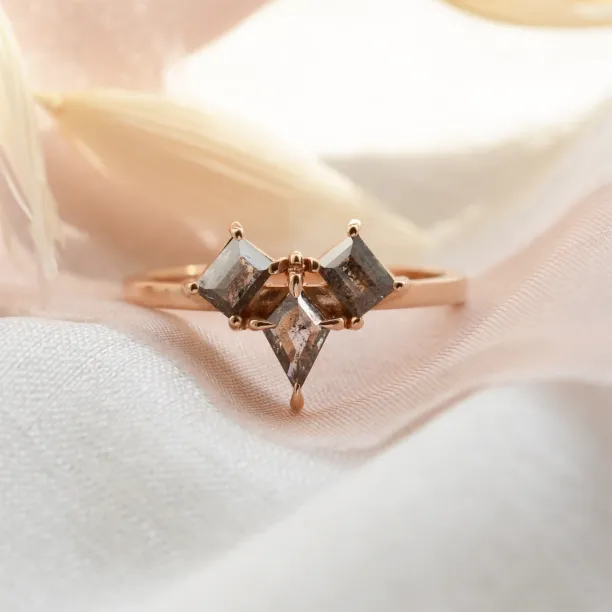 Original ring with gray salt'n'pepper diamonds TOMMASO Image