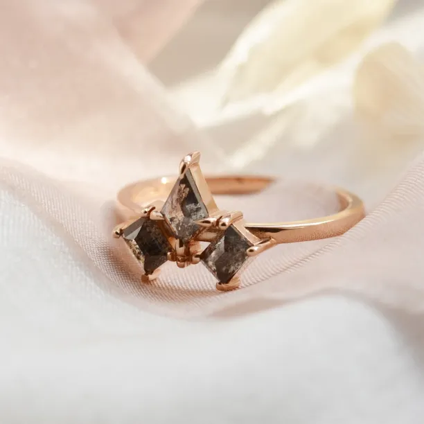 Original ring with gray salt'n'pepper diamonds TOMMASO Image