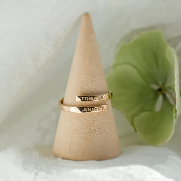 Gold spiral ring with kids names MATTEO Image