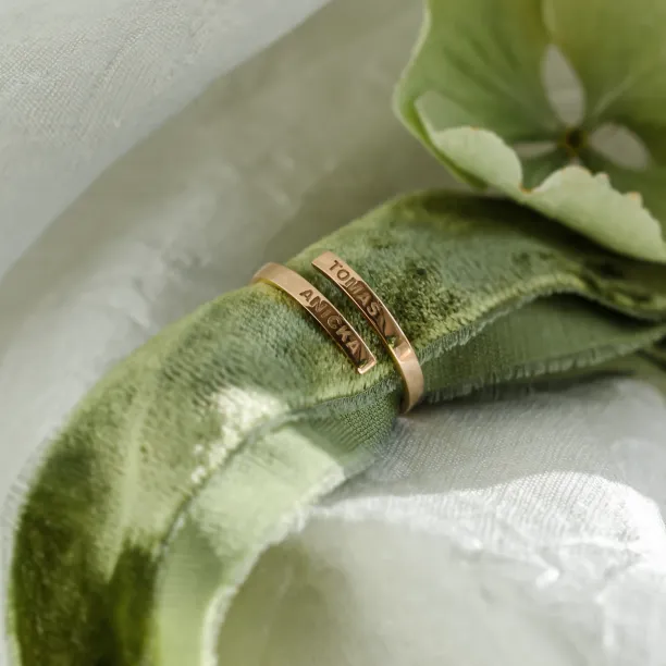 Gold spiral ring with kids names MATTEO Image