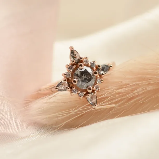 Unique cluster salt'n'pepper diamonds ring RAVENNA Image