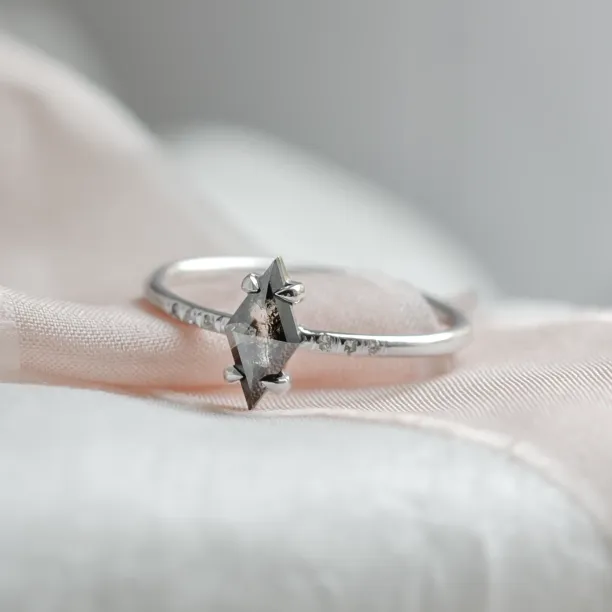Engagement kite salt'n'pepper diamond ring GIANETTA Image