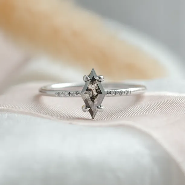 Engagement kite salt'n'pepper diamond ring GIANETTA Image