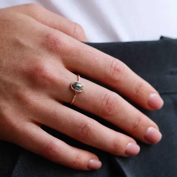 Gold ring with oval salt'n'pepper diamond FIORELLA Image