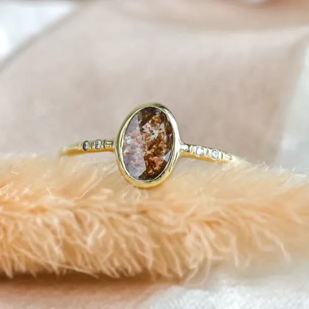 Gold ring with oval salt'n'pepper diamond FIORELLA Image