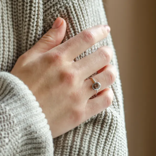 Gold ring with oval salt'n'pepper diamond FIORELLA Image