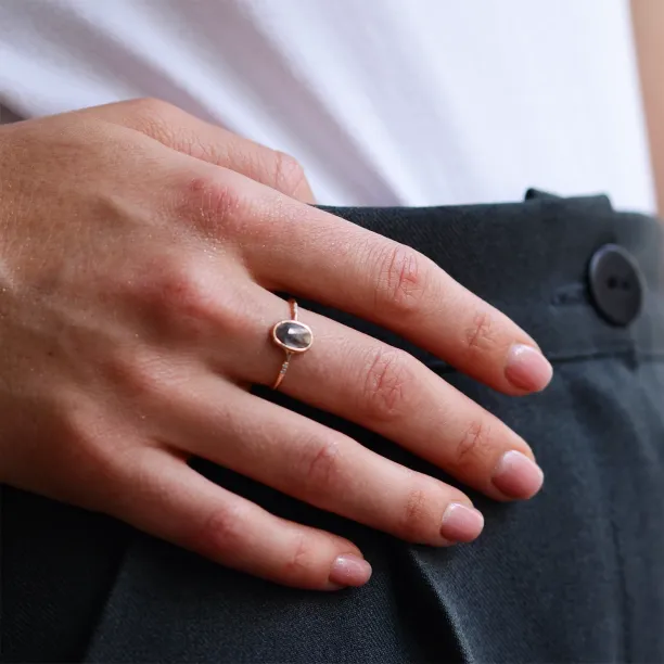 Gold ring with oval salt'n'pepper diamond FIORELLA Image