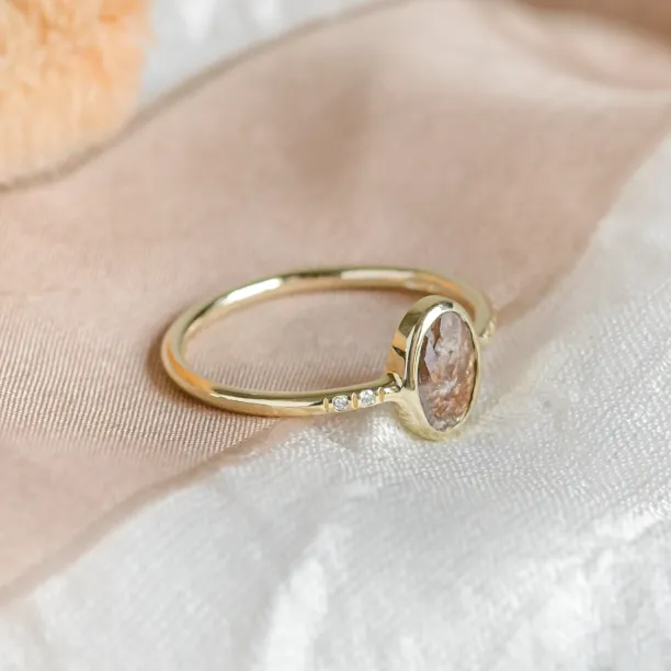 Gold ring with oval salt'n'pepper diamond FIORELLA Image