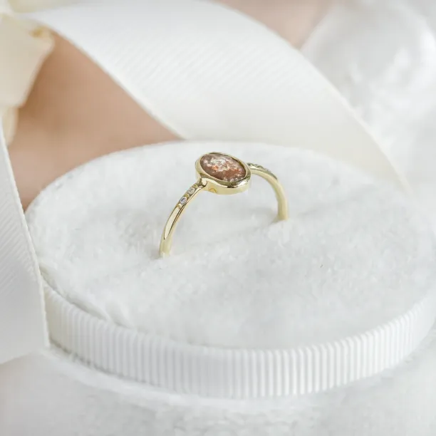 Gold ring with oval salt'n'pepper diamond FIORELLA Image