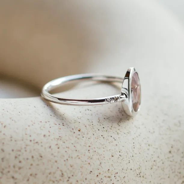 Gold ring with oval salt'n'pepper diamond FIORELLA Image