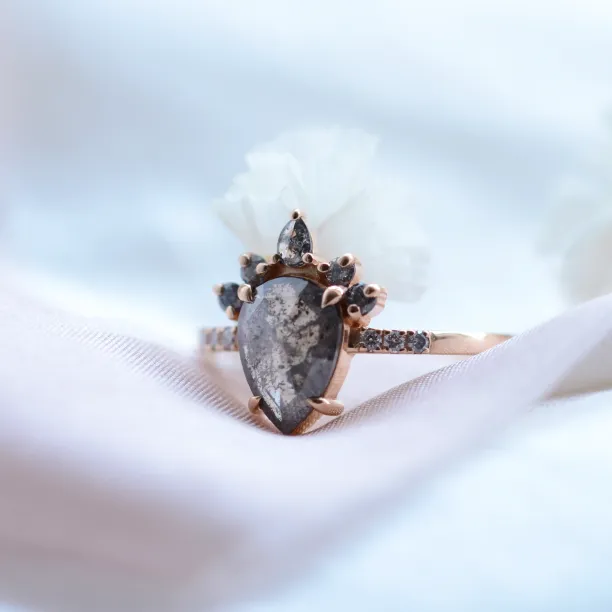 Gold cluster salt'n'pepper diamonds ring FILOMENA Image